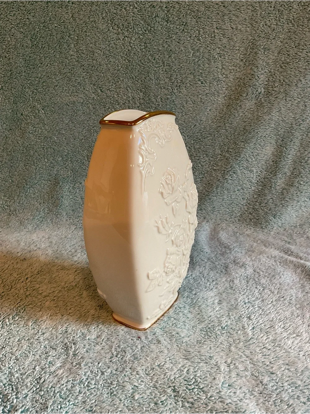 Lenox Masterpiece Embossed Roses Ivory Porcelain Vase With 24K Gold Trim 8”H